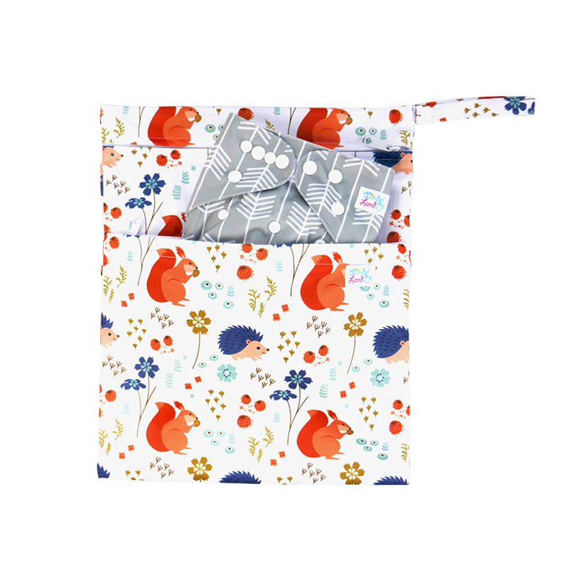 Nappy Bag und Nasstasche mit 2 Fächern und Igel Muster mit Windelland Stoffwindel
