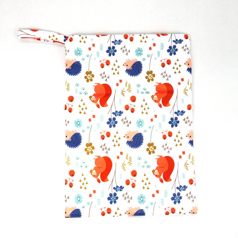 Nappy Bag und Nasstasche mit 2 Fächern und Igel Muster mit Windelland Stoffwindel